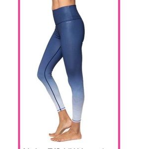 AR-33 Leggings